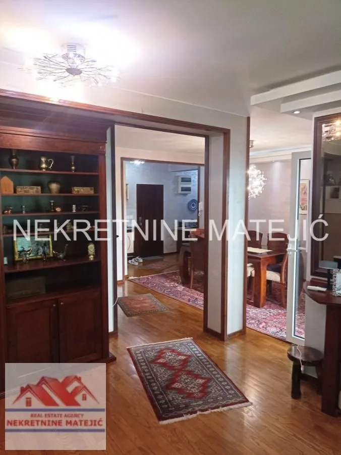 Prodaja, četvorosoban stan, 114m², Centar, Kragujevac