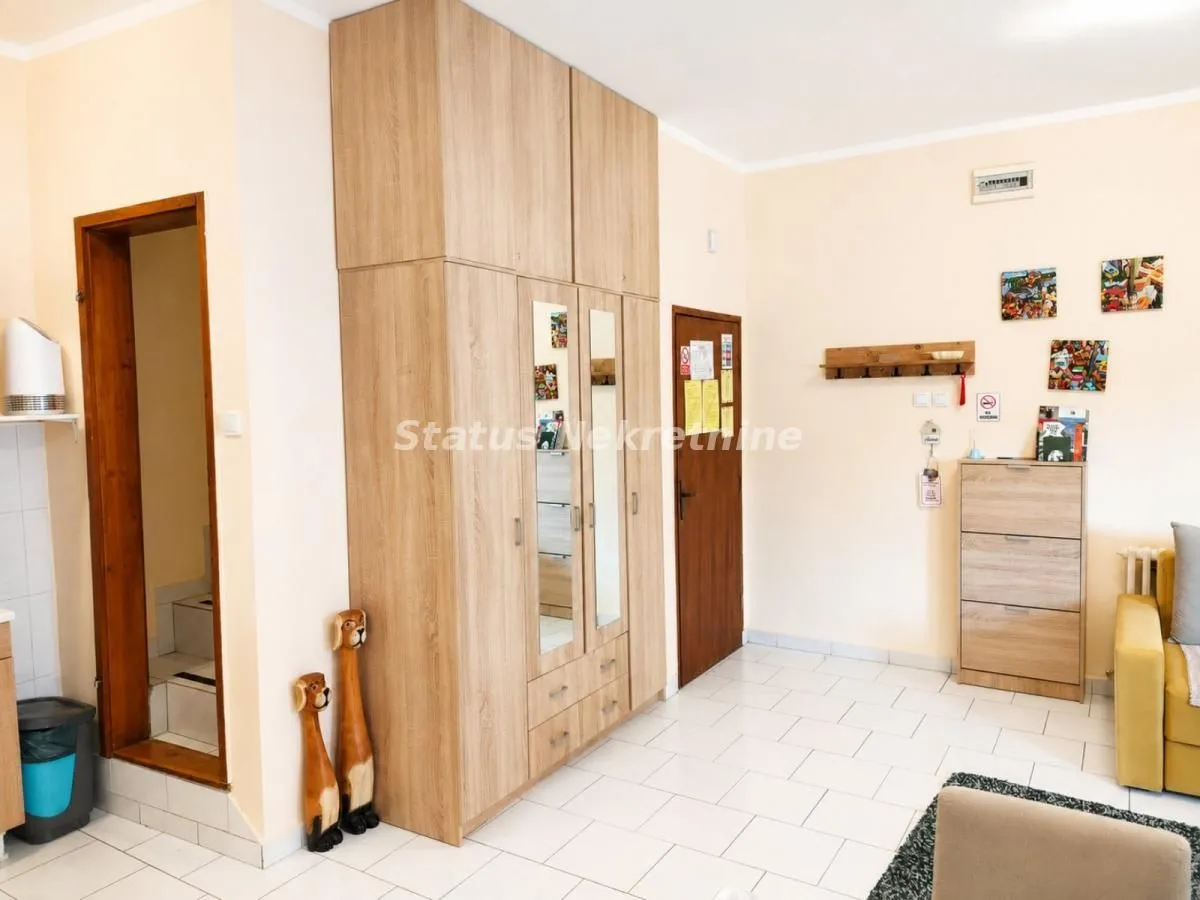 Prodaja, trosoban stan, 50m², Novi Sad, Srbija