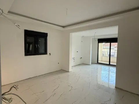 Sale, two bedroom apartment, 77m², Dobra Voda, Budva - image 3