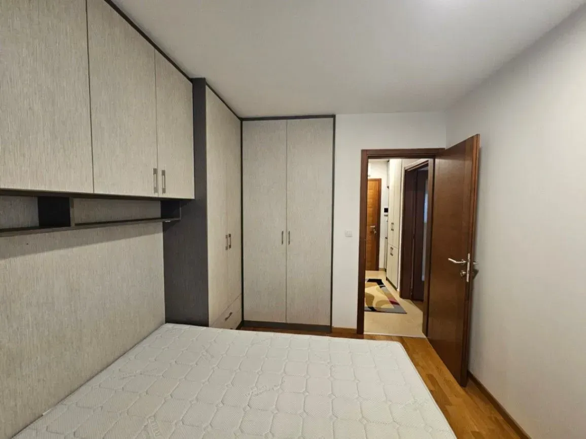 Izdavanje, jednosoban stan, 43m², Tološka šuma, Podgorica