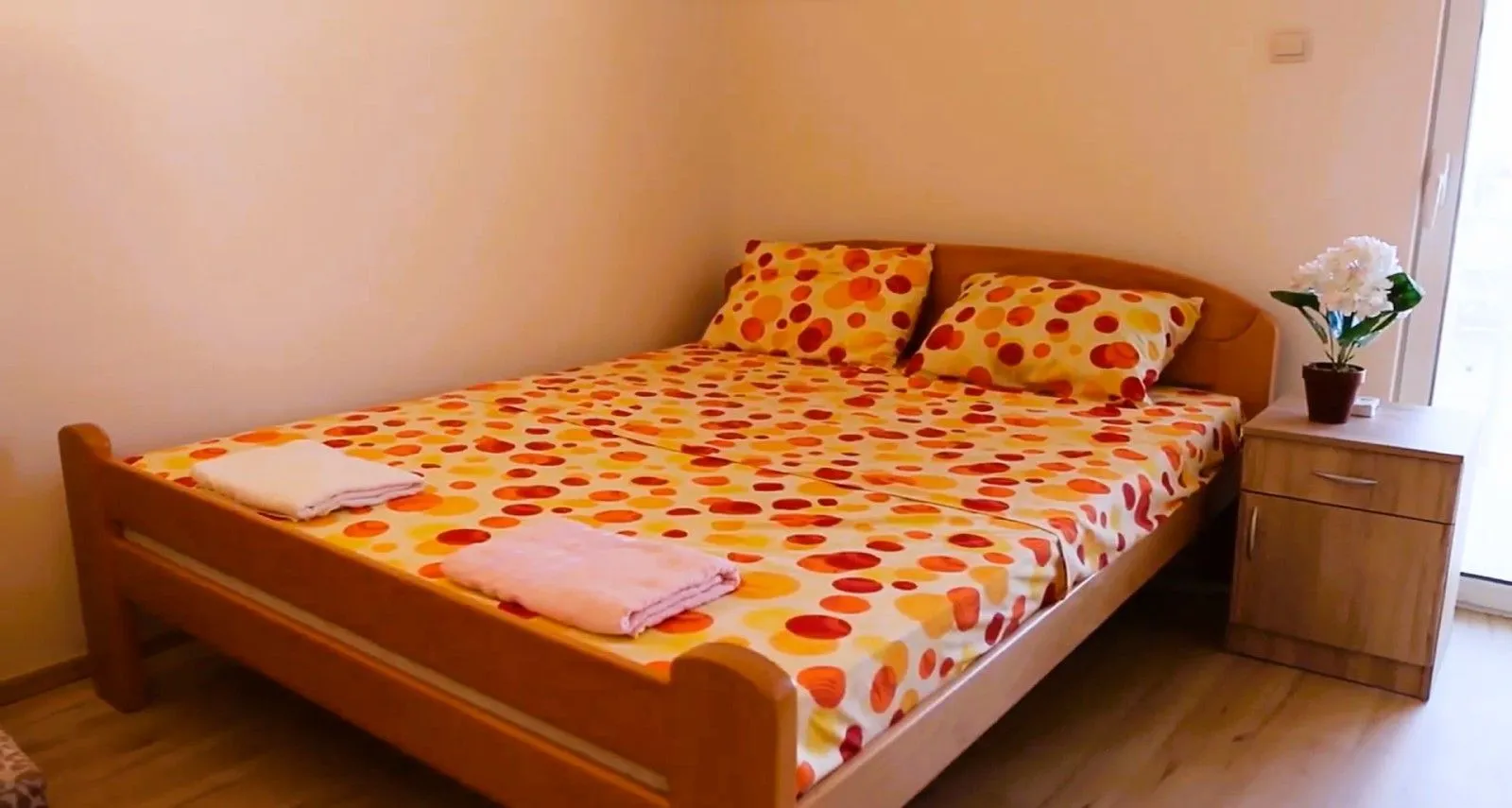 Izdavanje, kuća, 382m², Krimovica, Kotor