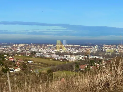 Pogled sa nekretnine na grad i okolinu. - image 2