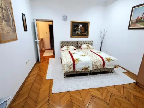 Rent, two bedroom apartment, 50m², Kalenić Pijaca, Vračar Sve Podlokacije
