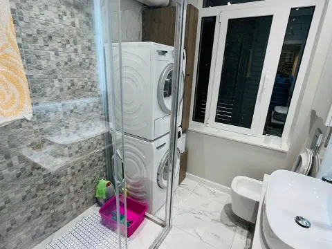 Rent, two bedroom apartment, 72m², Tivat, Crna Gora - image 10