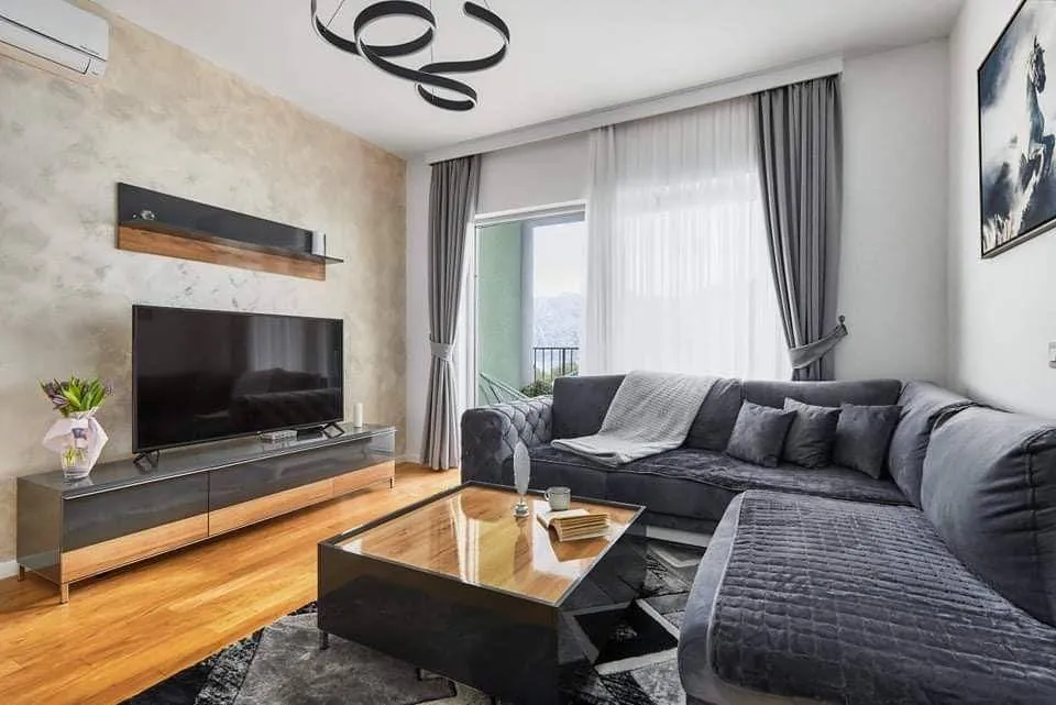 Prodaja, dvosoban stan, 74m², Dobrota, Kotor