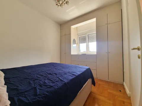 Bedroom with a double bed and built-in wardrobes. - image 9