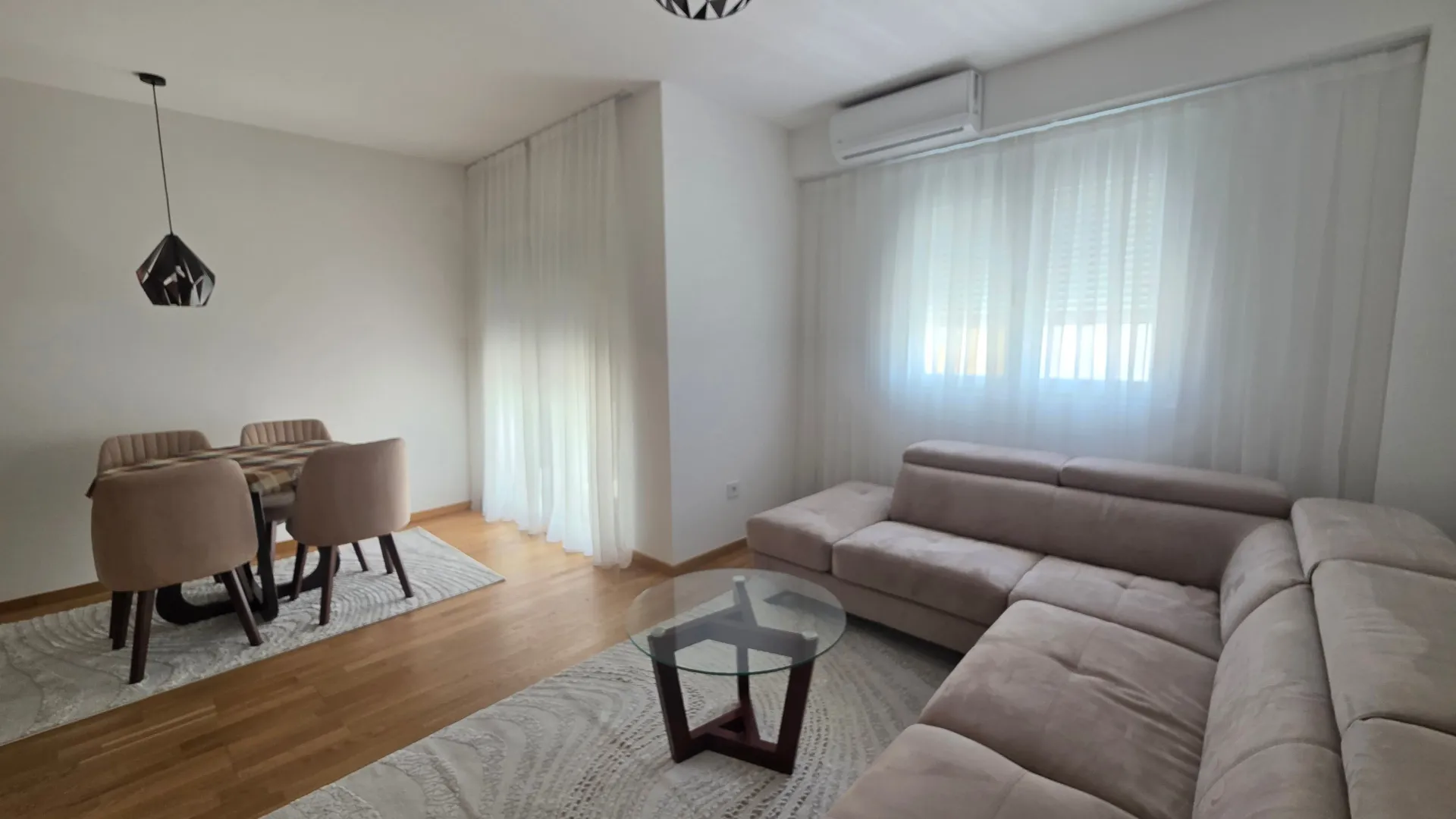 Izdavanje, dvosoban stan, 65m², Pobrežje, Podgorica