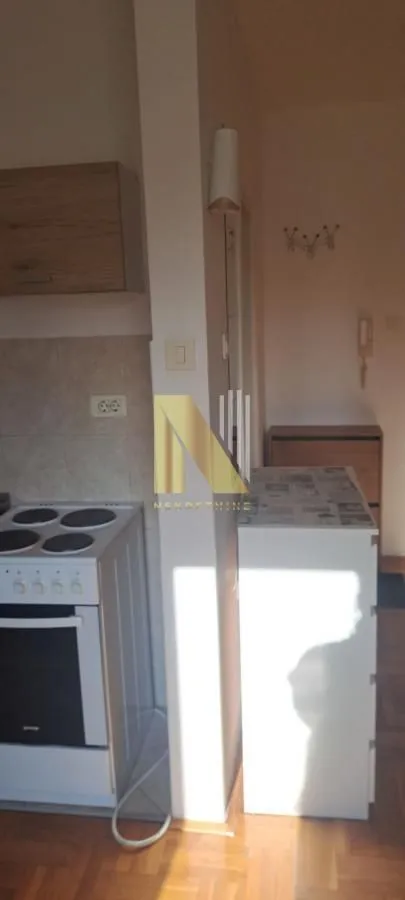 Izdavanje, garsonjera, 24m², Grbavica, Novi Sad Sve Podlokacije