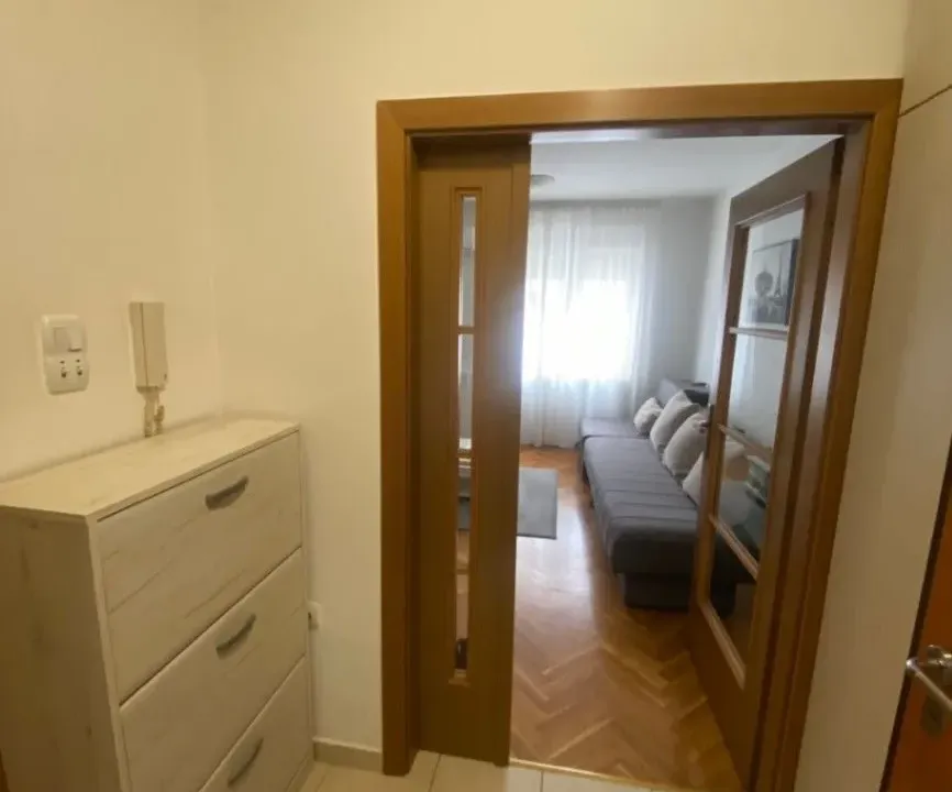 Izdavanje, garsonjera, 28m², Blok 9, Podgorica
