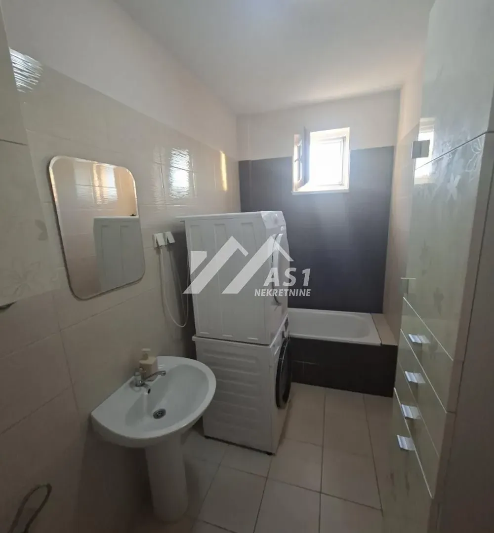Izdavanje, četvorosoban stan, 82m², Bulevar Evrope, Novi Sad Sve Podlokacije