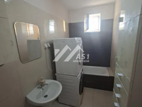Izdavanje, četvorosoban stan, 82m², Bulevar Evrope, Novi Sad Sve Podlokacije - image 10