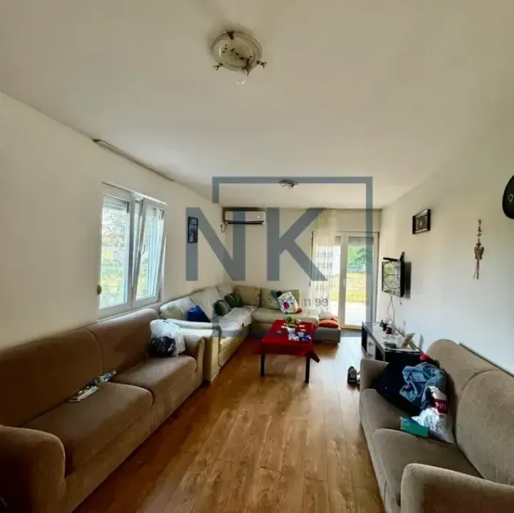 Izdavanje, kuća, 100m², Beri, Podgorica