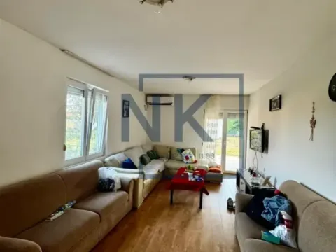 Izdavanje, kuća, 100m², Beri, Podgorica