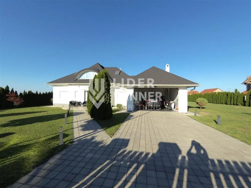 Prodaja, kuća, 203m², Centar, Ub