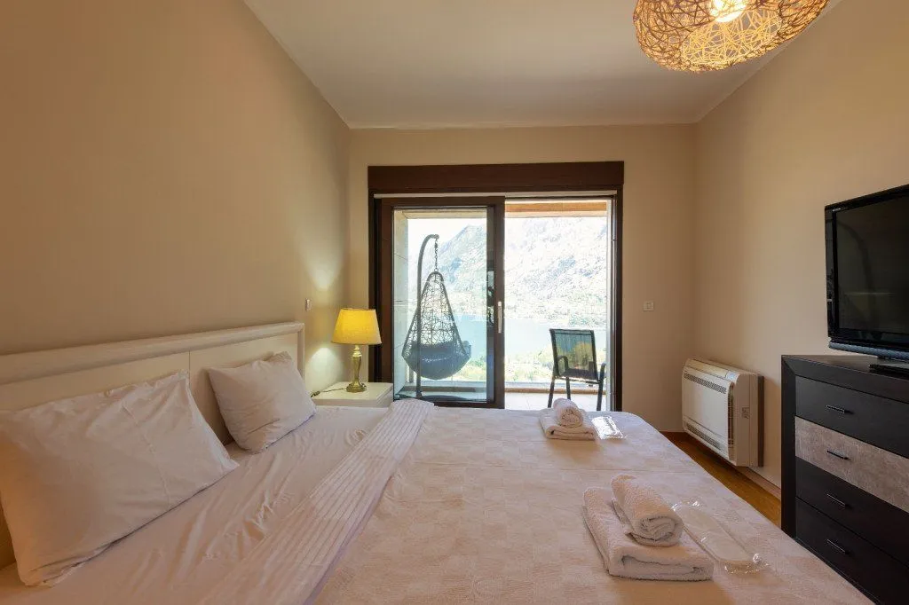 Rent, three bedroom apartment, 140m², Škaljari, Kotor