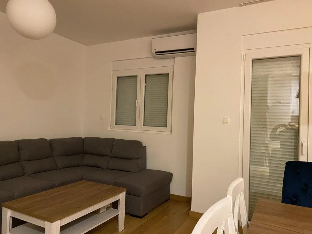 Izdavanje, dvosoban stan, 75m², Ljubović, Podgorica