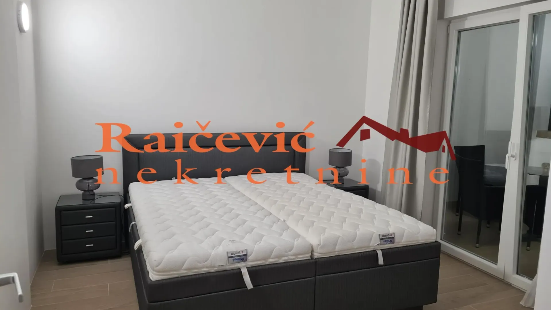 Prodaja, četvorosoban stan, 180m², Savski Venac, Beograd