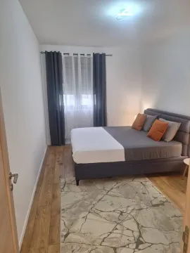 Rent, one bedroom apartment, 50m², Tivat, Crna Gora - image 3