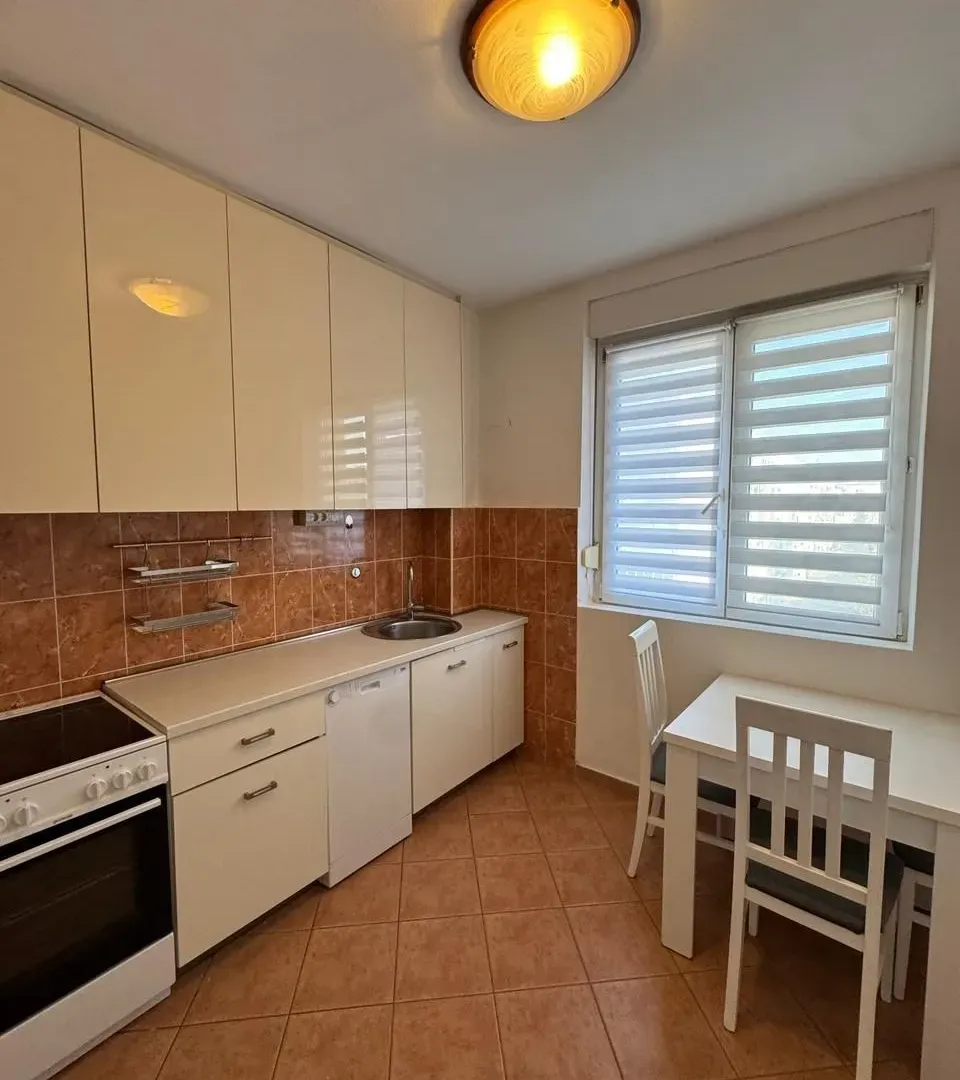 Izdavanje, jednosoban stan, 50m², Preko Morače, Podgorica