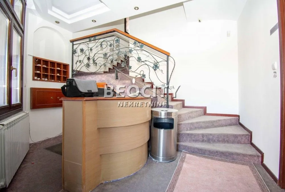 Sale, office space, 365m², Petlovo Brdo, Beograd