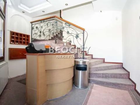 Sale, office space, 365m², Petlovo Brdo, Beograd - image 1
