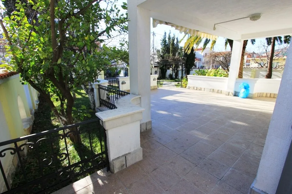 Prodaja, ugostiteljski objekat, 480m², Sutomore, Bar