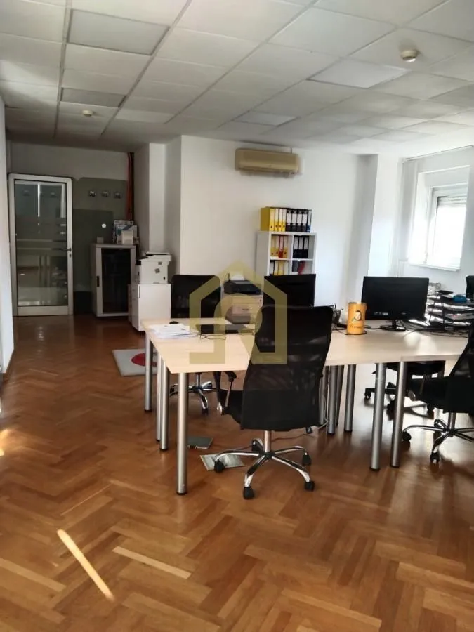 Izdavanje, poslovni prostor, 207m², Stari Grad, Beograd