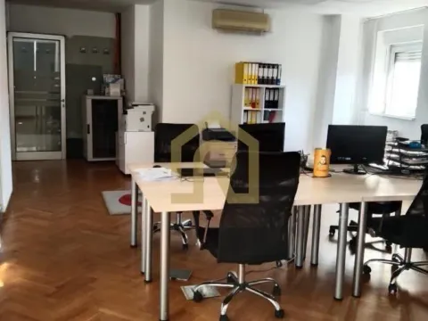 Izdavanje, poslovni prostor, 207m², Stari Grad, Beograd