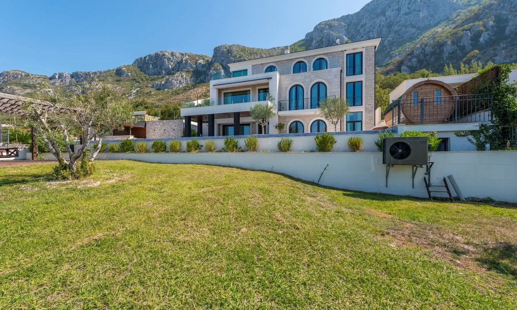 Sale, house, 496m², Blizikuće, Budva