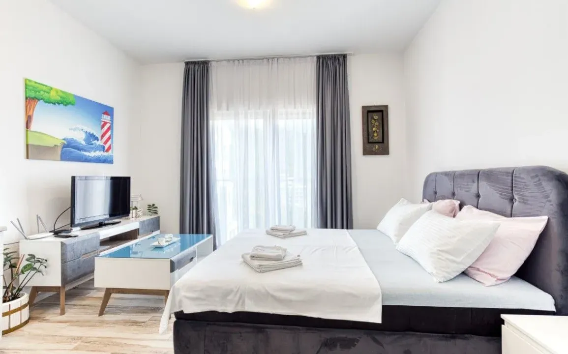 Rent, studio apartment, 25m², Bečići, Budva