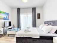 Rent, studio apartment, 25m², Bečići, Budva - image 1