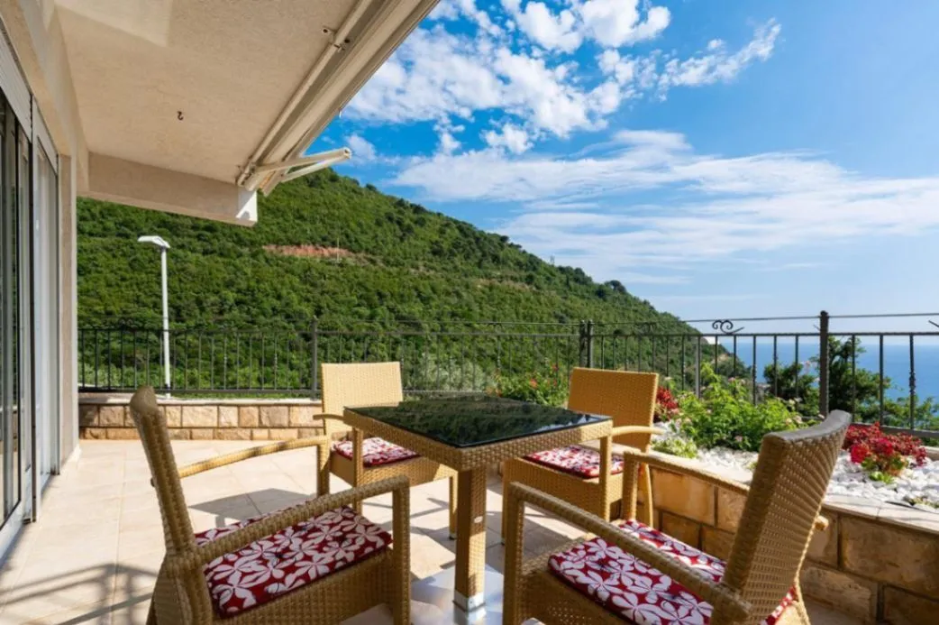Rent, house, 200m², Perazića do, Budva