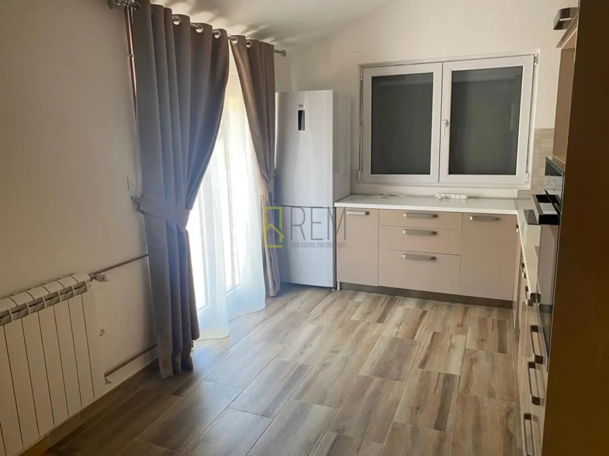 Izdavanje, trosoban stan, 125m², Vranići, Podgorica