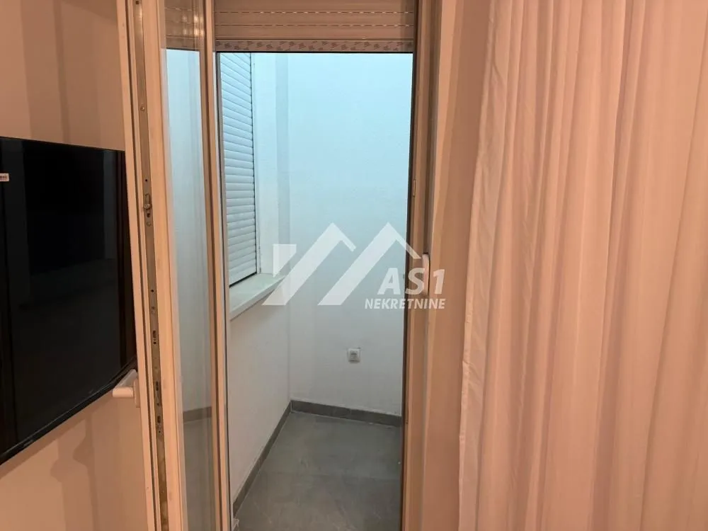 Izdavanje, jednosoban stan, 36m², Salajka, Novi Sad Sve Podlokacije