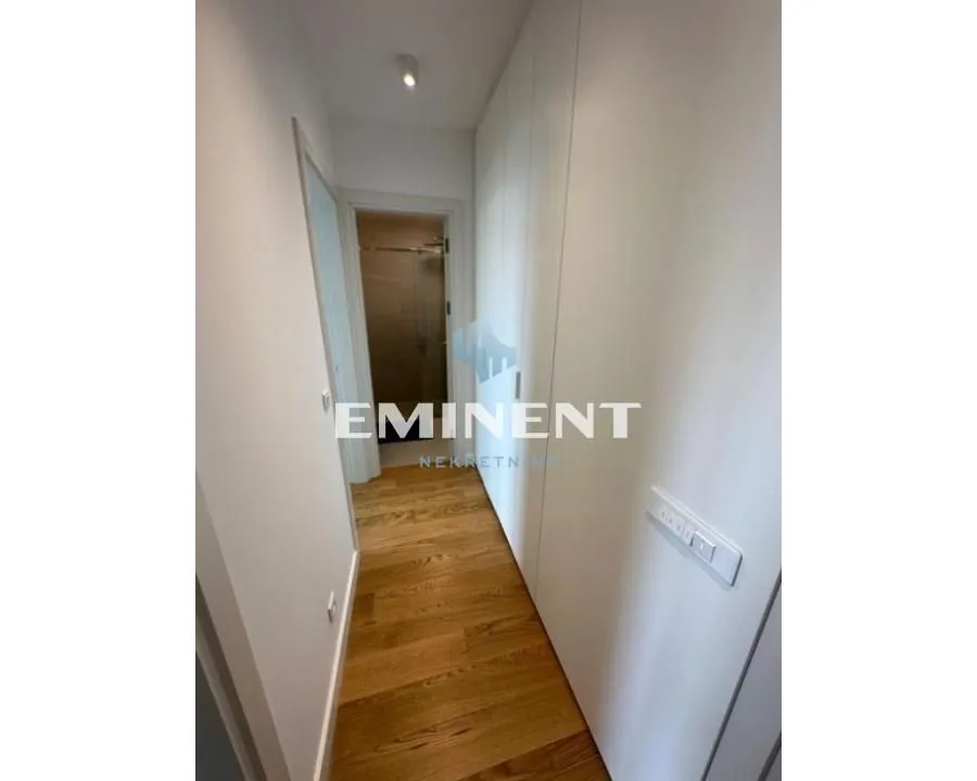 Izdavanje, trosoban stan, 70m², Novi Beograd Sve Podlokacije, Beograd
