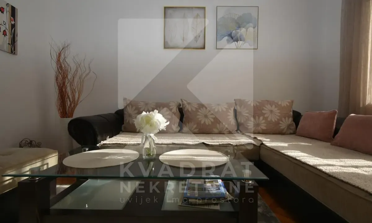 Izdavanje, dvosoban stan, 92m², Centar, Podgorica