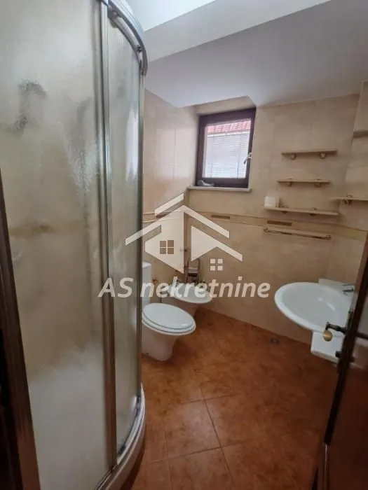 Izdavanje, kuća, 360m², Voždovac Sve Podlokacije, Beograd