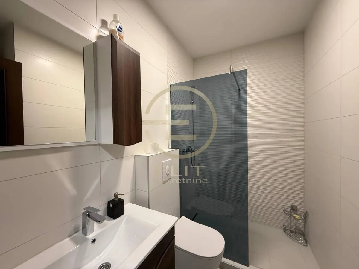 Izdavanje, stan, 116m², Socijalno, Novi Sad Sve Podlokacije