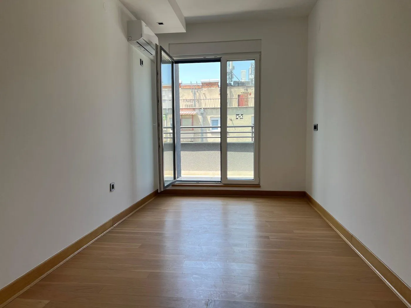 Sale, one bedroom apartment, 240m², Adamovićevo Naselje, Novi Sad Sve Podlokacije