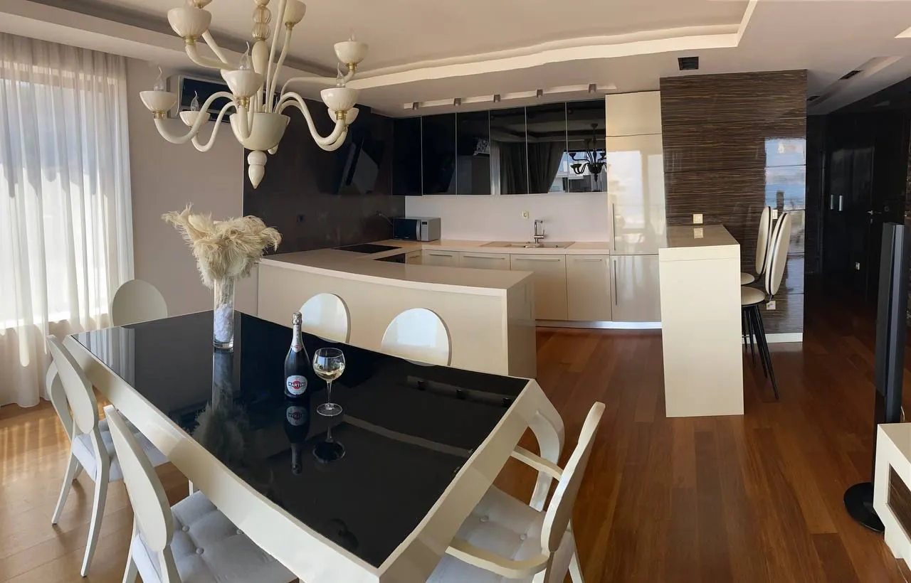 Prodaja, trosoban stan, 111m², Budva, Crna Gora