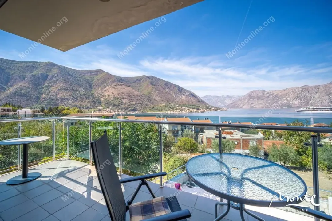 Prodaja, dvosoban stan, 117m², Dobrota, Kotor