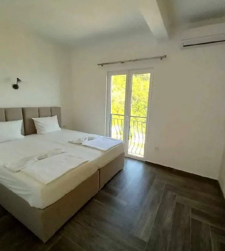 Prodaja, kuća, 220m², Dobra Voda, Bar