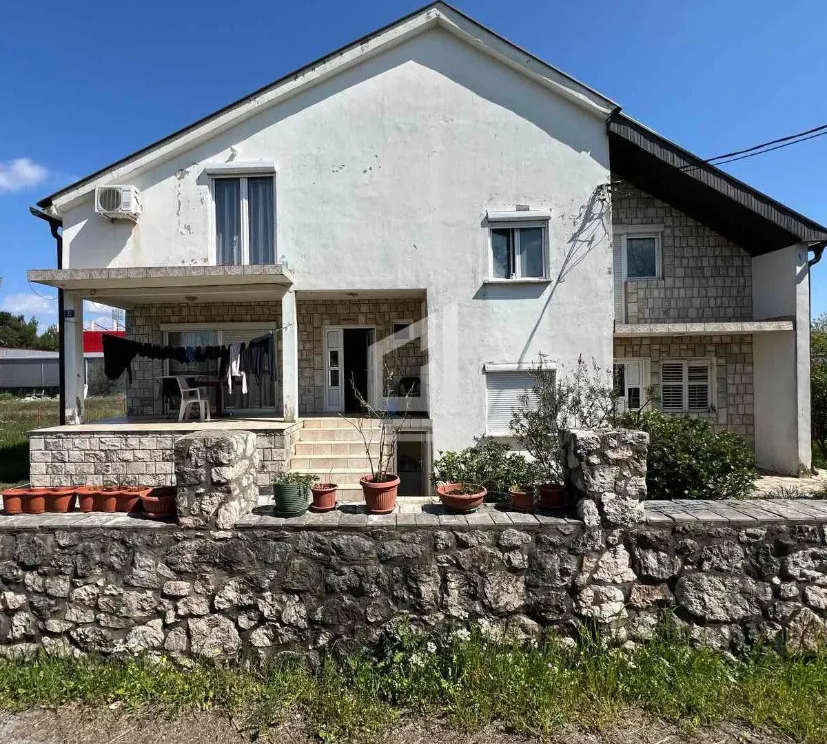Prodaja, kuća, 375m², Donja Gorica, Podgorica