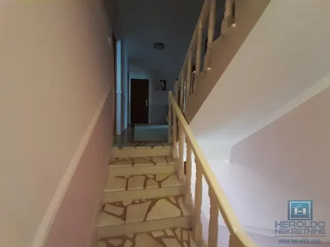 Prodaja, kuća, 180m², Centar, Ćuprija - image 36