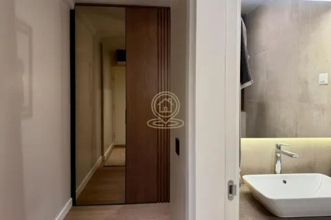 Izdavanje, trosoban stan, 100m², Kalenić Pijaca, Vračar Sve Podlokacije - image 14