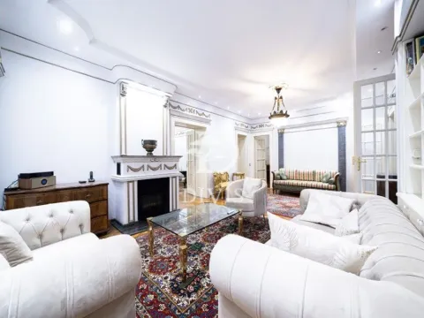 Prodaja, trosoban stan, 113m², Obilićev Venac, Beograd