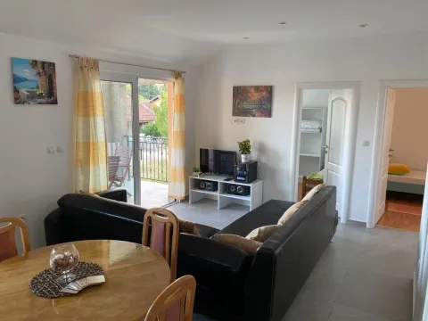 Rent, three bedroom apartment, 90m², Gradiošnica, Tivat - image 4