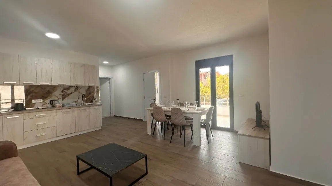 Izdavanje, kuća, 238m², Dobre Vode, Bar