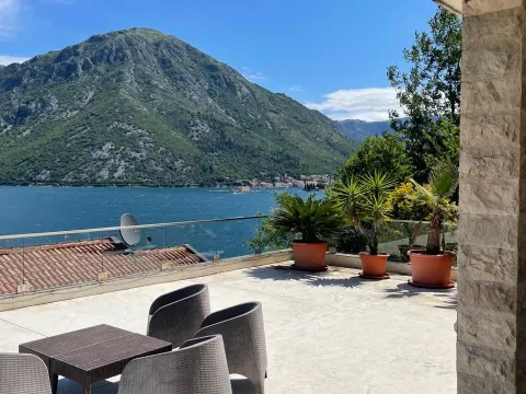 Sale, three bedroom apartment, 268m², Kostanjica, Kotor - image 2