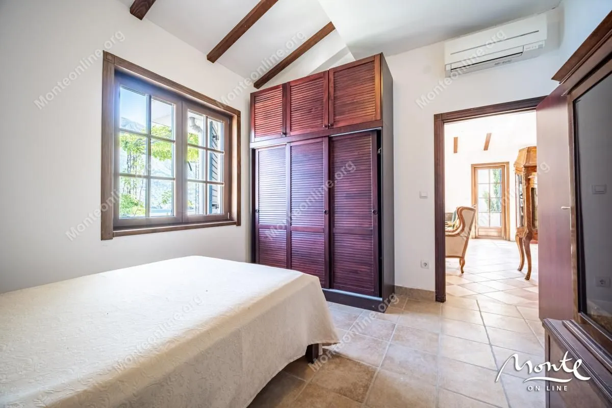 Prodaja, dvosoban stan, 92m², Kostanjica, Kotor